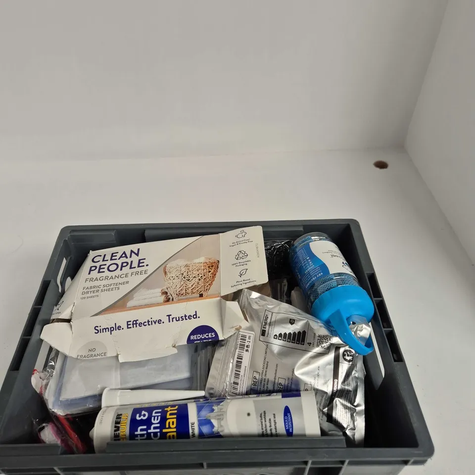 TOTE OF APPROXIMATELY 10 ASSORTED ITEMS INCLUDING MILE OFF SOFT FLASK, EVER BUILD BATH & KITCHEN SEALANT AND A COOL TOWEL