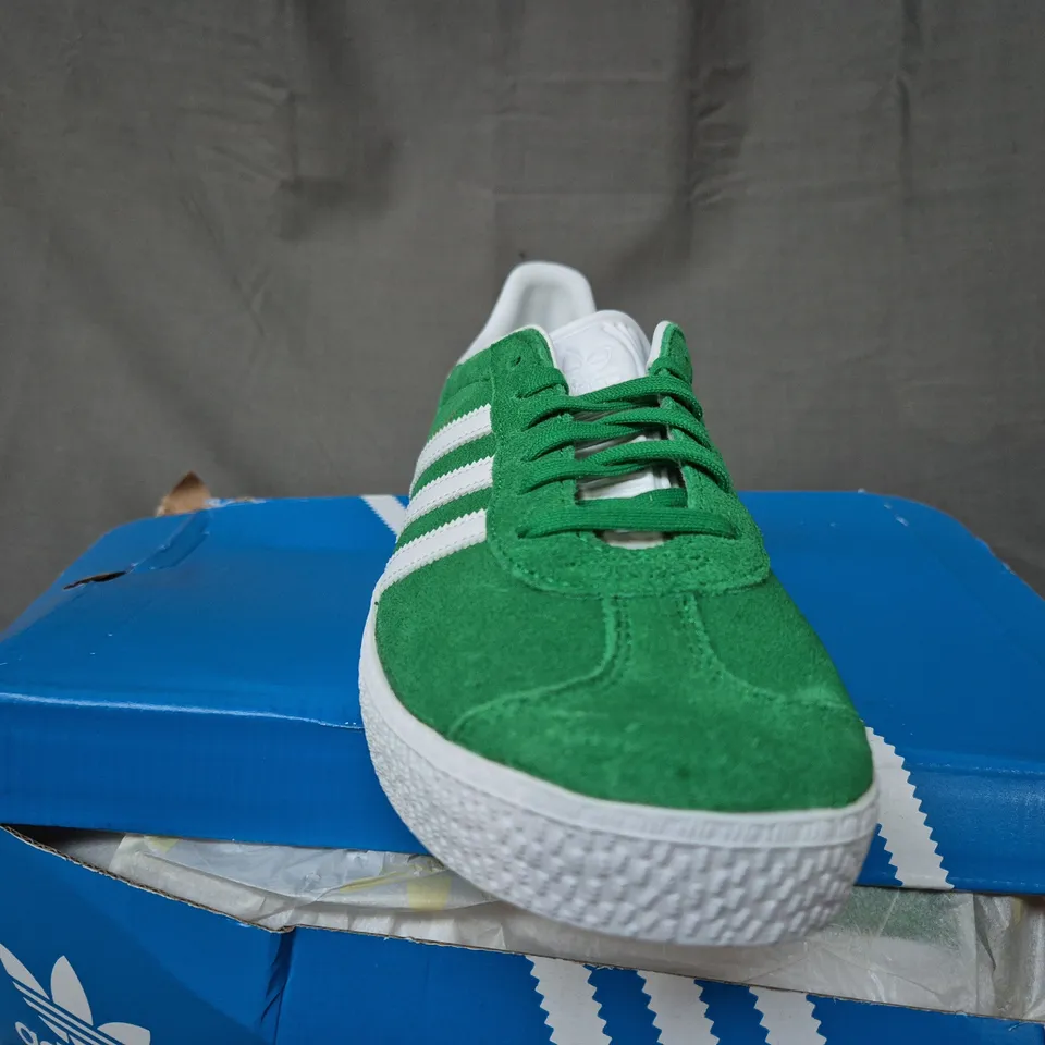 BOXED ADIDAS GAZELLE JR GREEN TRAINERS - JOUNIOR UK 5