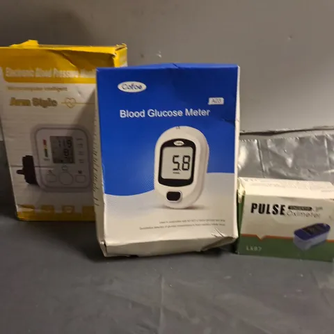 APPROXIMATELY 10ASSORTED ITEMS TO INCLUDE - BLOOD GLCOSE , PULSE OXIMETER , BLOOD PRESSURE MONITOR ETC