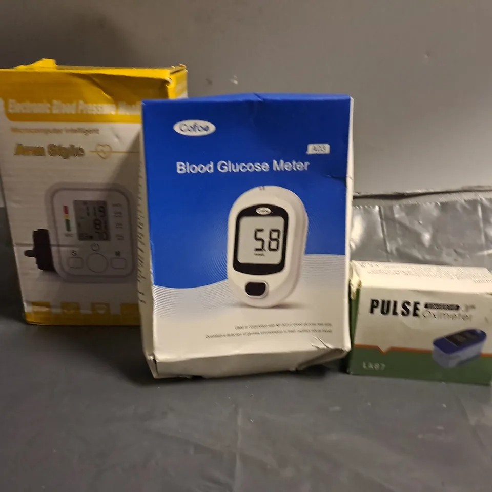 APPROXIMATELY 10ASSORTED ITEMS TO INCLUDE - BLOOD GLCOSE , PULSE OXIMETER , BLOOD PRESSURE MONITOR ETC