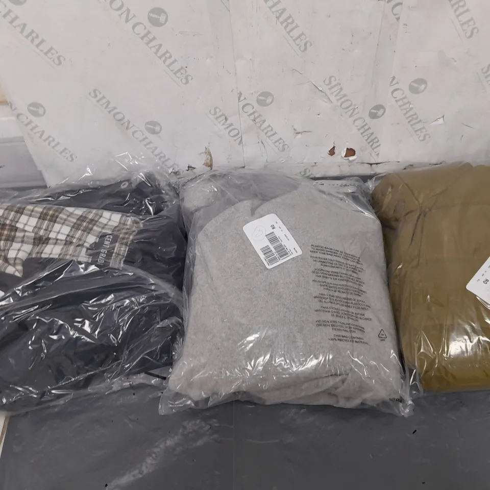 BOX OF APPROXIMATELY 10 ASSORTED BAGGED PIECES OF CLOTHING IN VARIOUS STYLES, SIZES, AND BRANDS 