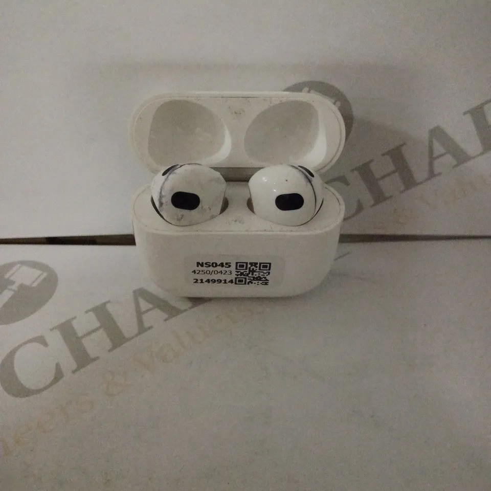WIRELESS EARBUDS