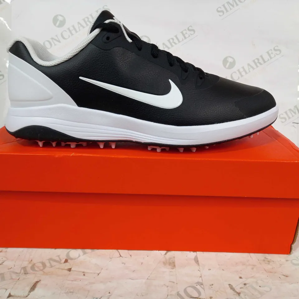 BOXED PAIR OF NIKE INFINITY GOLF SHOES IN BLACK/WHITE UK SIZE 10.5