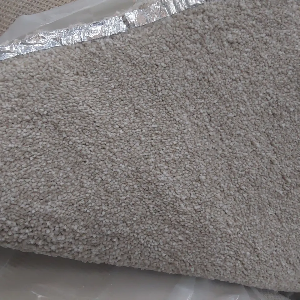 ROLL OF QUALITY FIRST IMPRESSIONS CHARMING CARPET APPROXIMATELY 5M × 4.5M