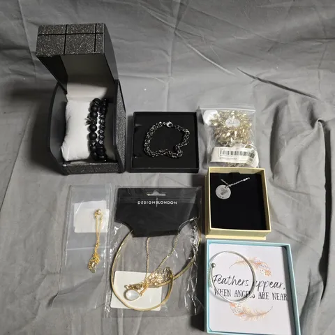 APPROXIMATELY 20 ASSORTED JEWELLERY PRODUCTS TO INCLUDE EARRINGS, NECKLACES, BRACELETS ETC