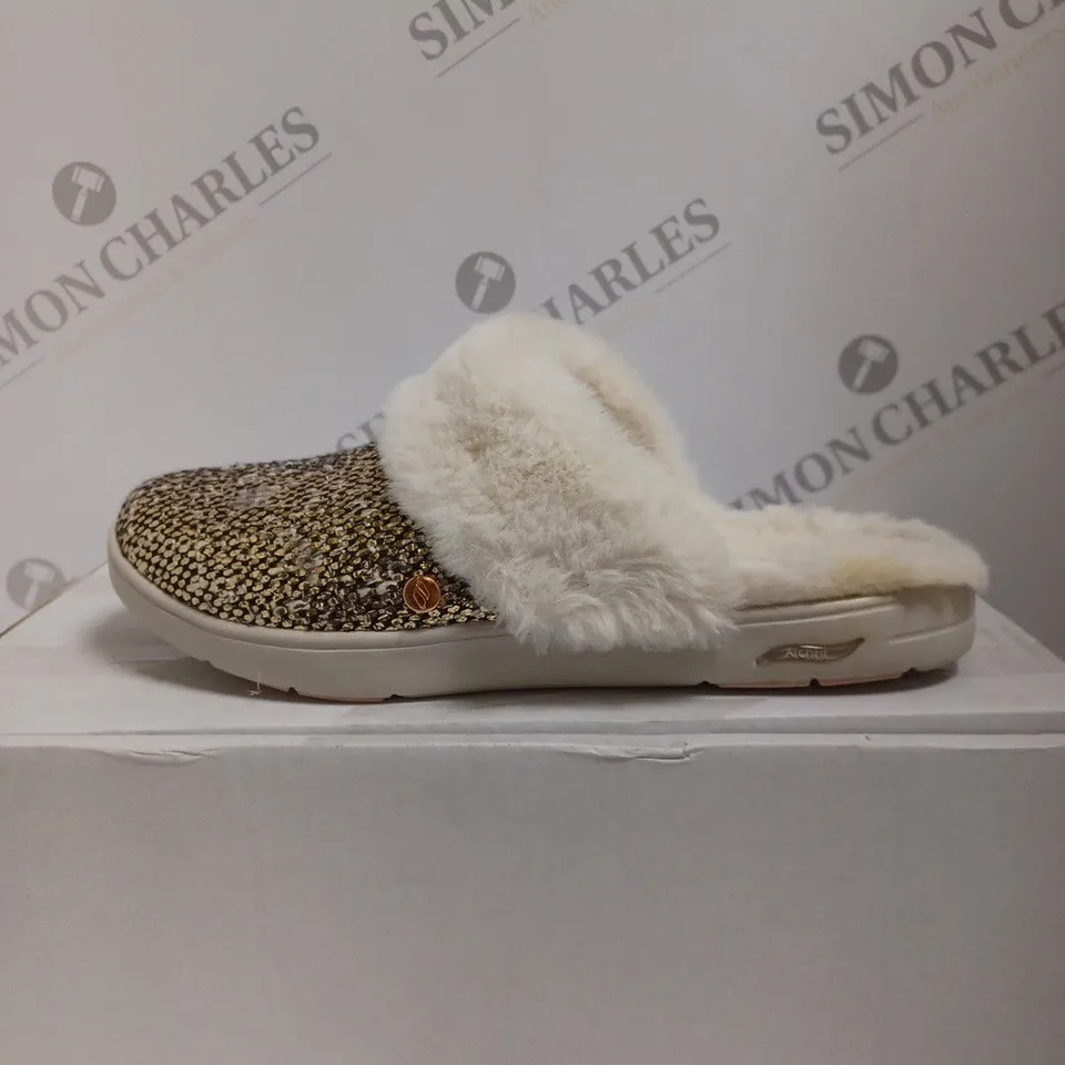 SKECHERS ARCH SLIPPERS, ROSE GOLD - SIZE 5