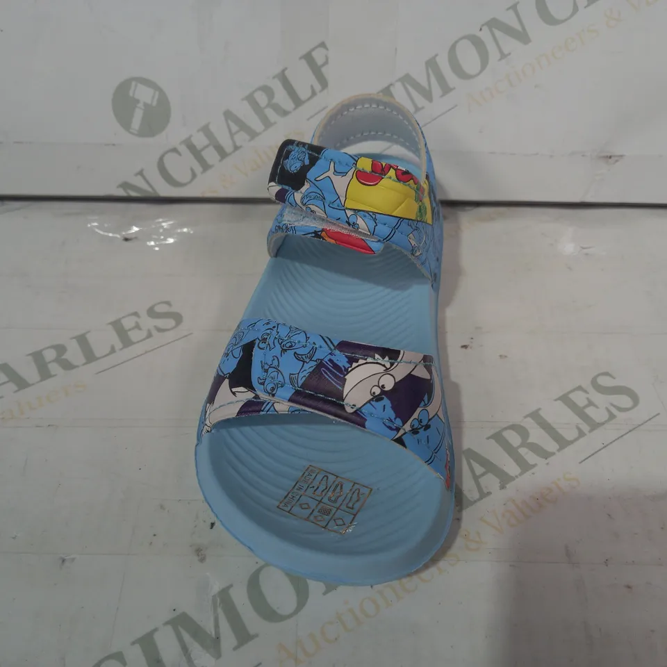 PAIR OF DESIGNER KIDS SANDALS IN BLUE W. SEA LIFE DESIGN EU SIZE 26