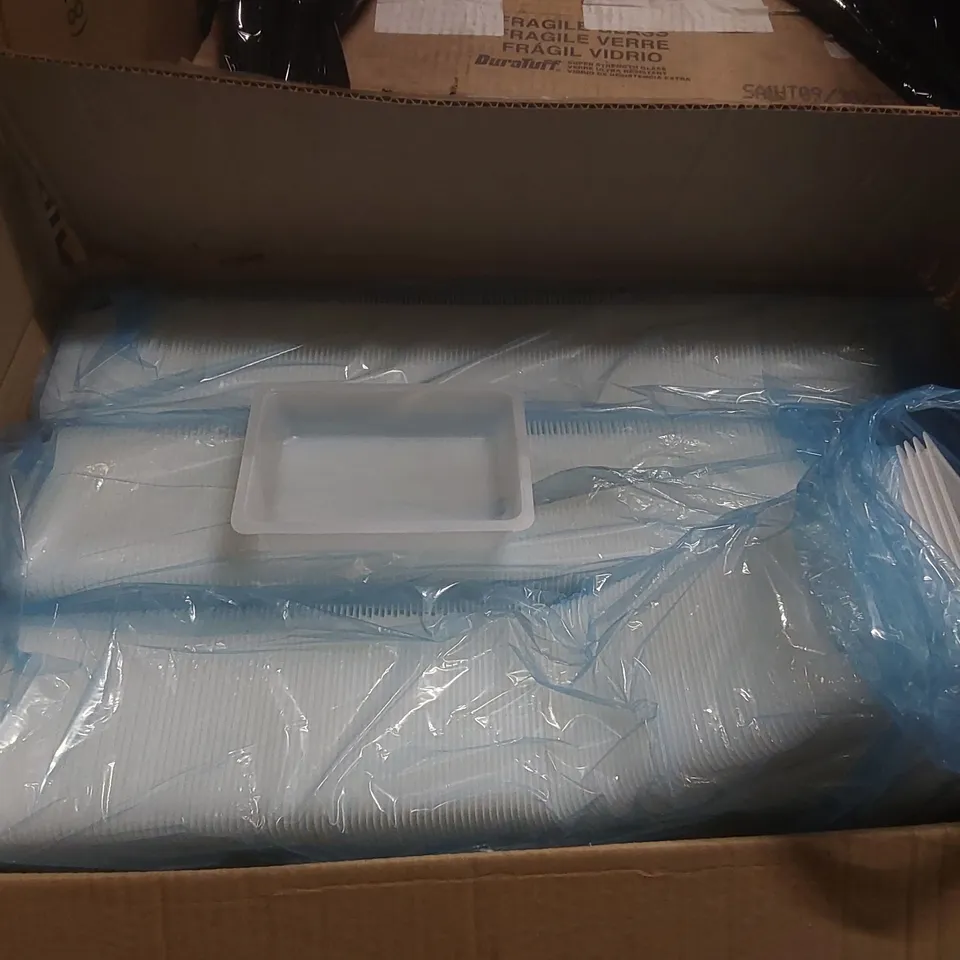 BOX CONTAINING A VERY LARGE QUANTITY OF BRAND NEW PLASTIC FOOD TRAYS