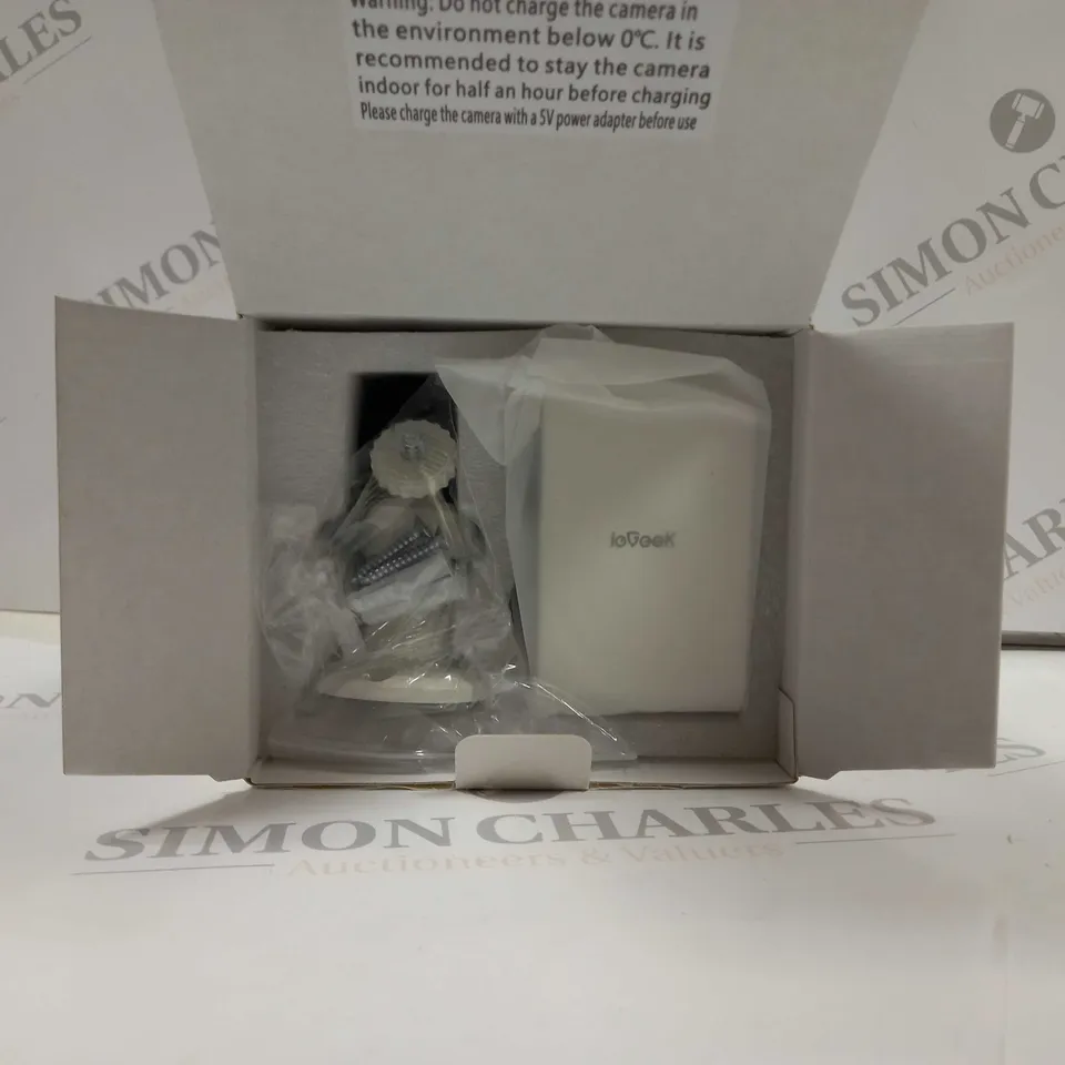 BOXED IOGEEK WIRE-FREE BATTERY POWERED CAMERA 