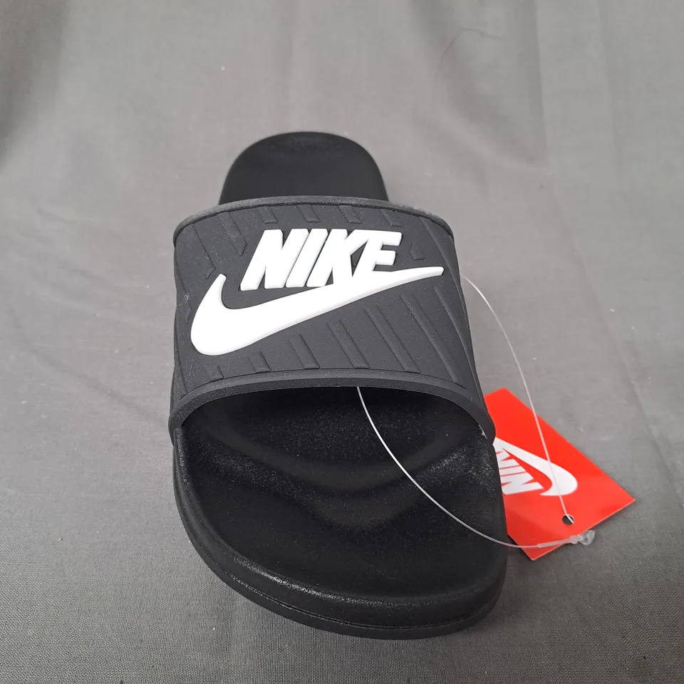 PAIR OF NIKE SLIDERS IN BLACK EU SIZE 37