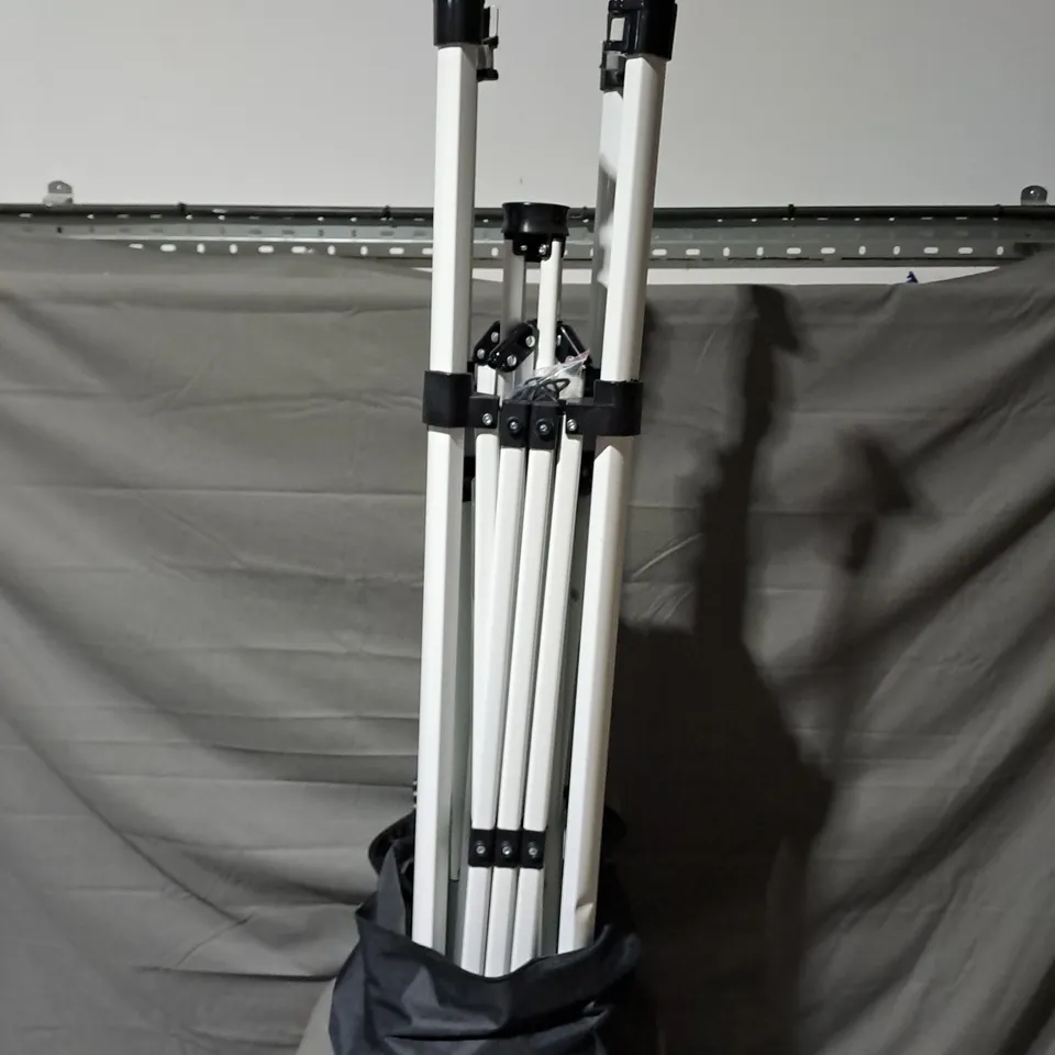 GREEN LOUNGE POP UP FOLDING GAZEBO IN WHITE - COLLECTION ONLY