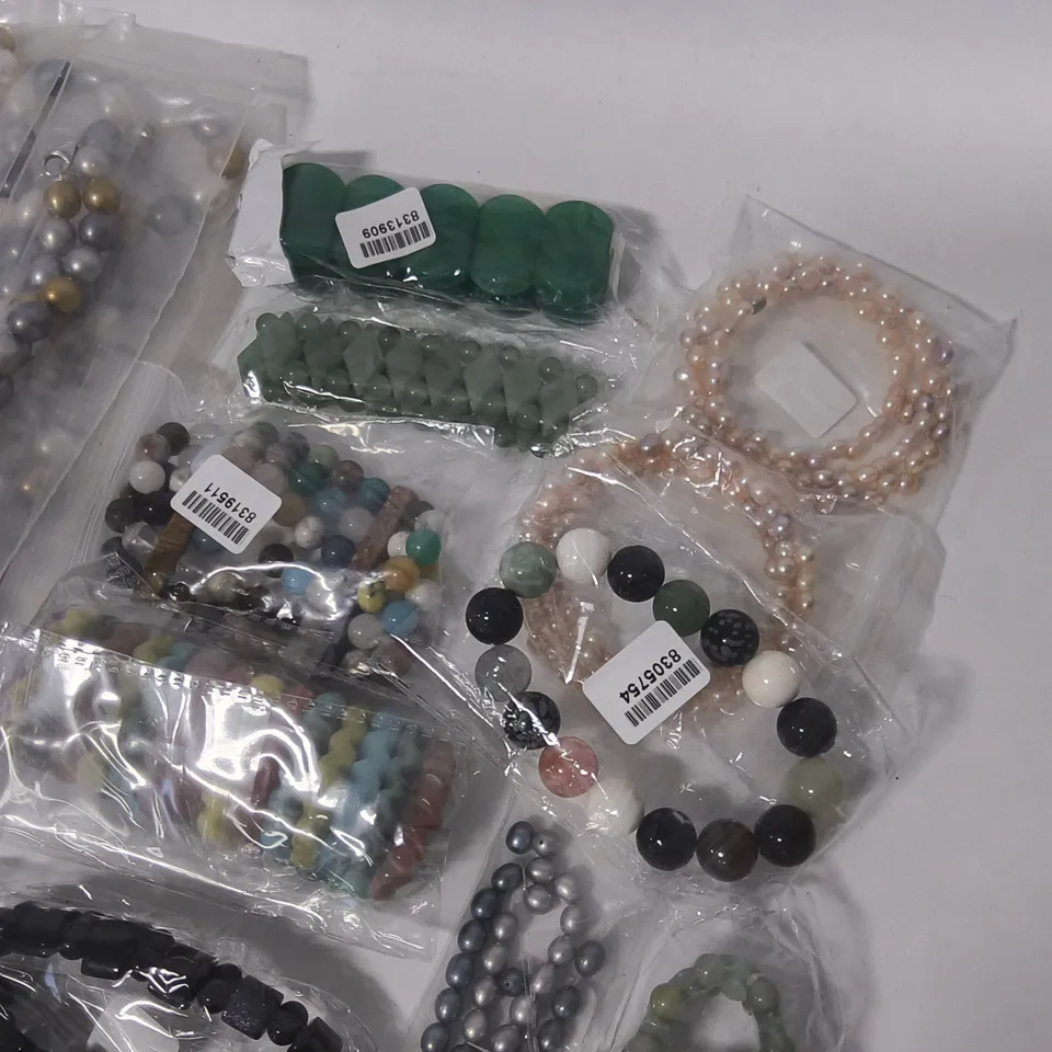 LOT OF 20 BRAND NEW FASHION BRACELETS IN VARIOUS STYLES AND SIZES