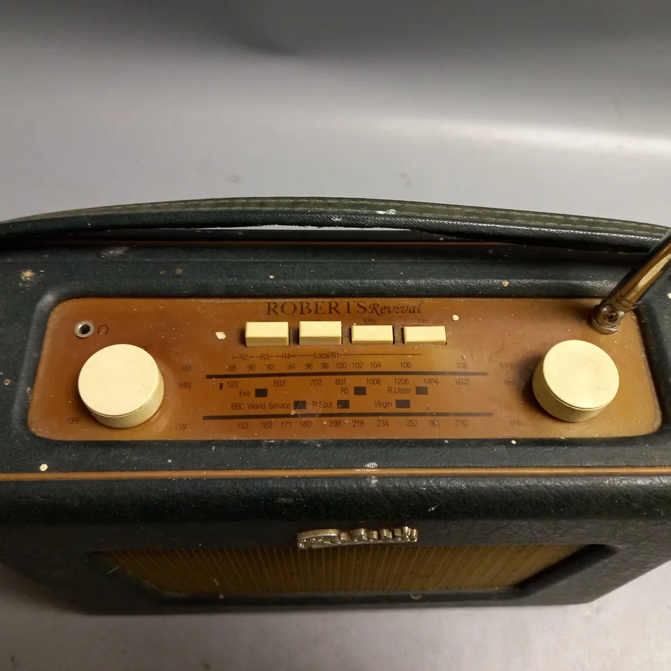 UNBOXED ROBERTS REVIVAL VINTAGE RADIO