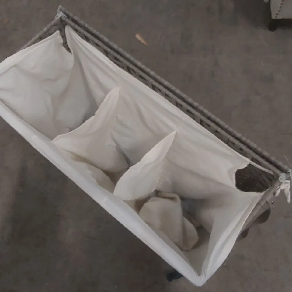 LAUNDRY BASKET ON WHEELS