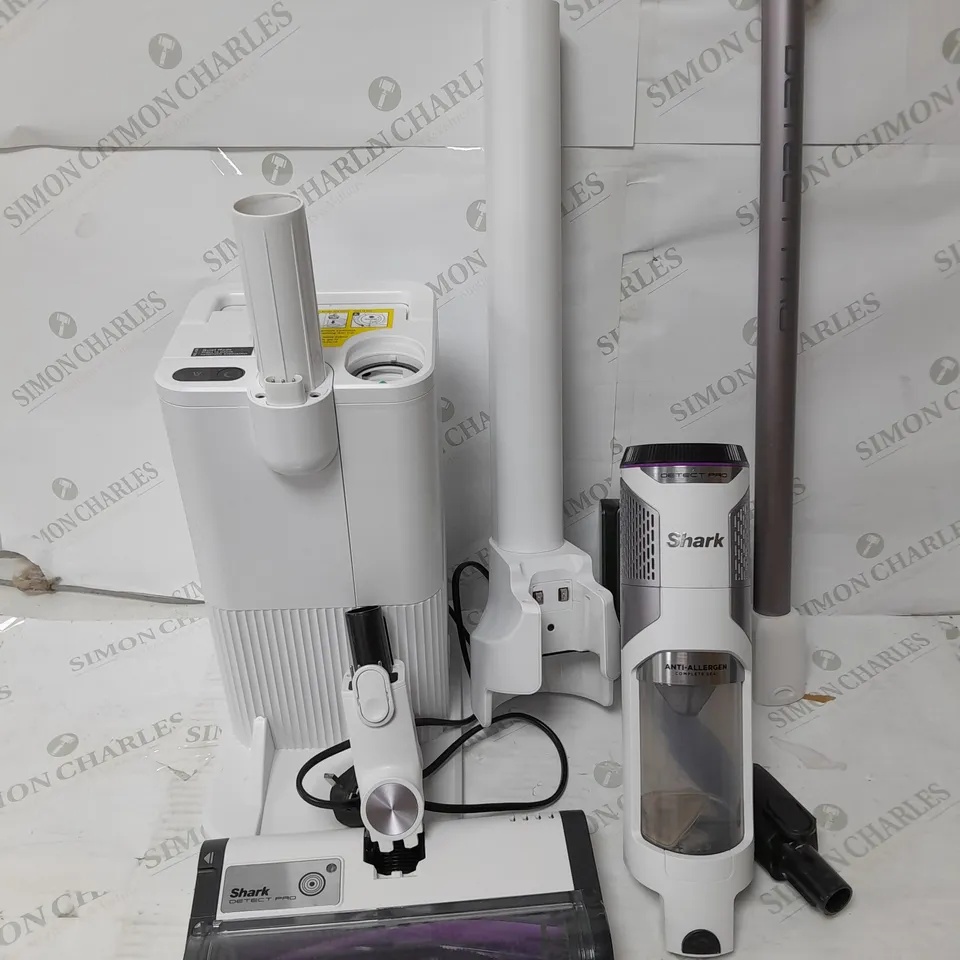 SHARK DETECT PRO 1.3L AUTO EMPTY VACUUM CLEANER IW3510UK