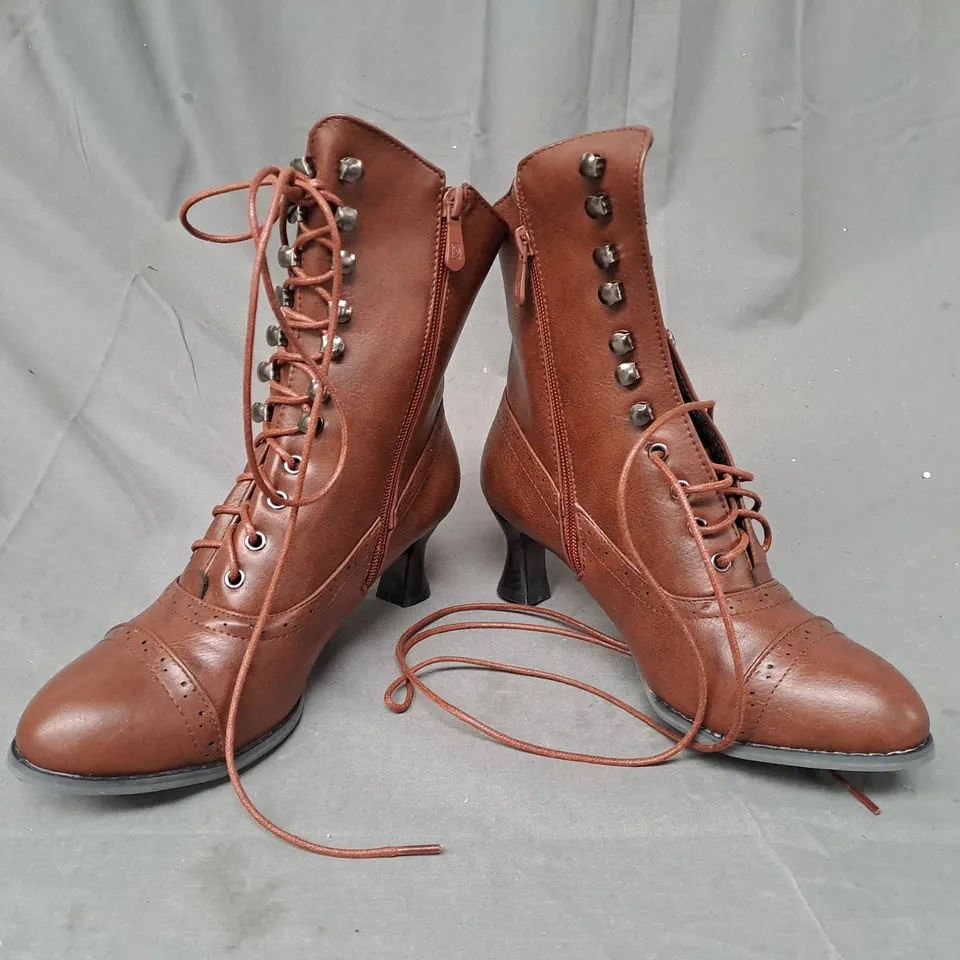 BOXED PAIR OF DESIGNER LOW HEEL ANKLE BOOTS IN BROWN EU SIZE 39