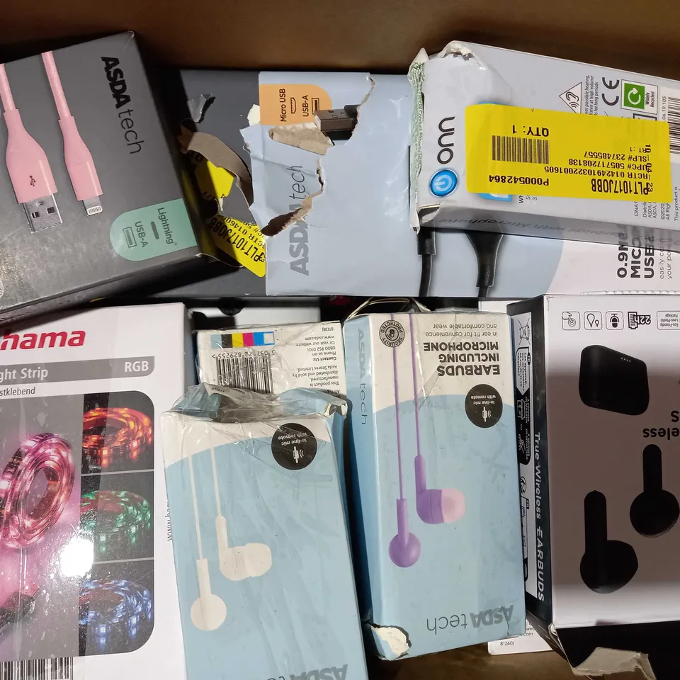 BOX OF APPROXIMATELY 20 ASSORTED ELECTRICAL ITEMS TO INCLUDE BLACKWEB SYNC AND CHARGE CABLE, BLACKWEB POWER BANK, BLACKWEB MICRO USB TO USB-A CABLE, ETC