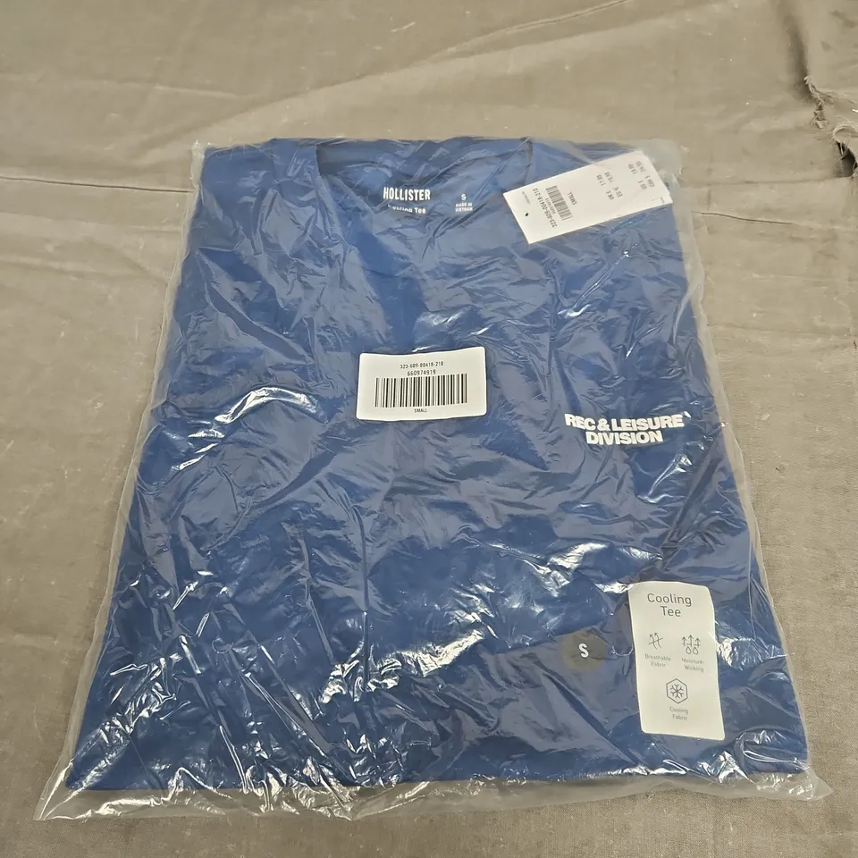 SEALED HOLLISTER REC & LEISURE DIVISION T-SHIRT  - SMALL
