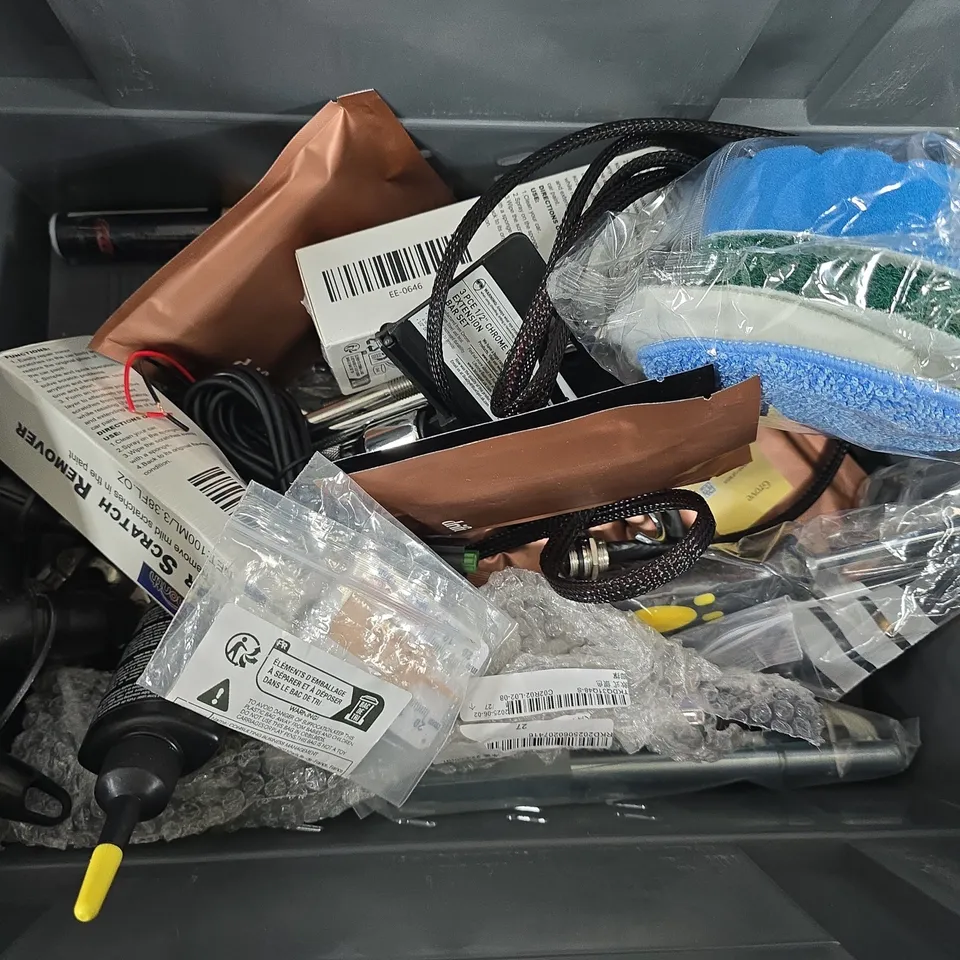 BOX OF ASSORTED CAR ITEMS TO INCLUDE - LED BULBS - BIKE BELL - NTN BEARINGS 