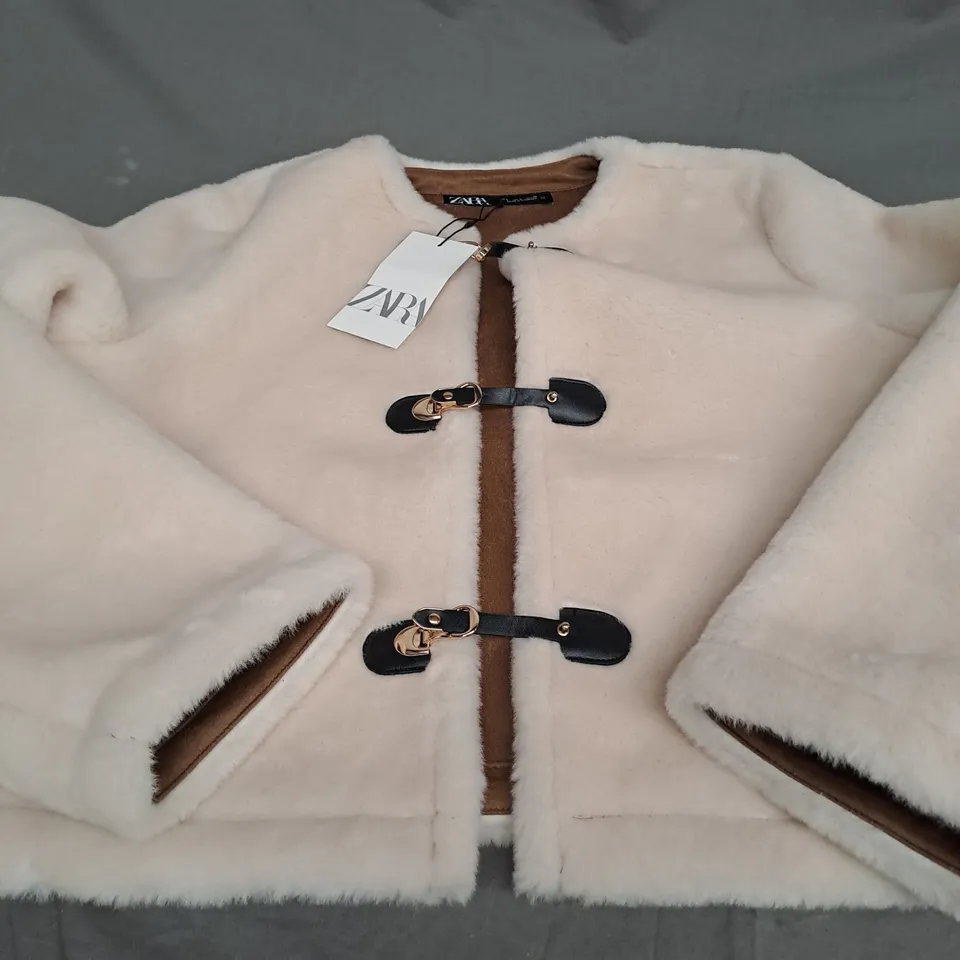 ZARA FLEECE 3 BUCKLE JACKET IN CREAM - EUR LARGE