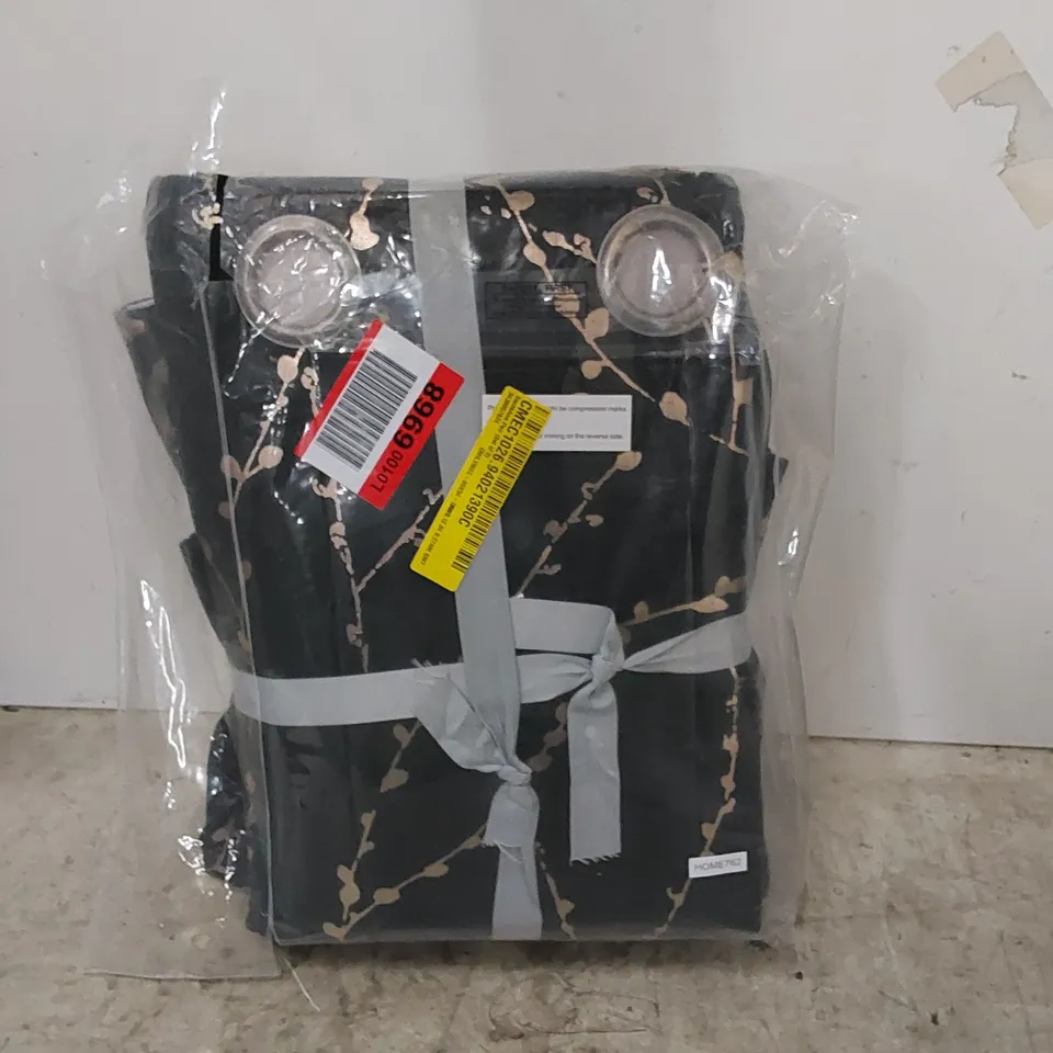 SANTA-ANA PAIR OF THERMAL EYELET CURTAINS - DARK GREEN // SIZE: 165 X 137cm