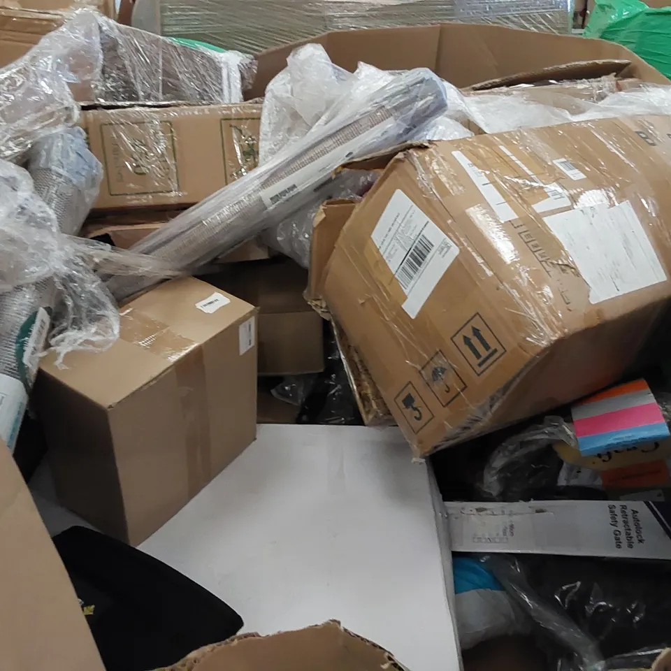PALLET OF ASSORTED ITEMS INCLUDING: ELECTRIC BLANKET, SPACE HEATER, WHISKY GLASSES, BAMBOO TRAY, HOUSE MAT