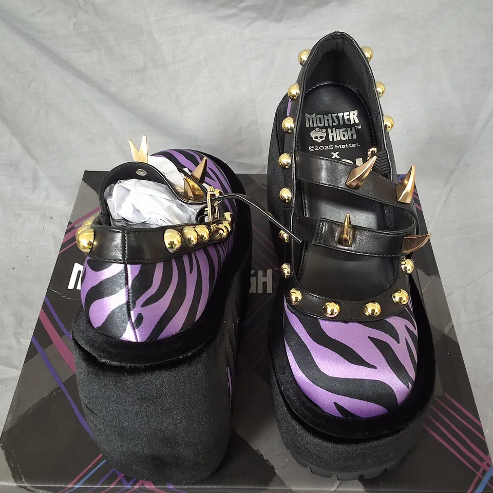 BOXED KOI MONSTER HIGH CLAWSOME WOLF PLATFORM BOOTS IN BLACK- UK 5