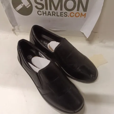 BLACK LEATHER SLIP-ON LOAFERS – UK5