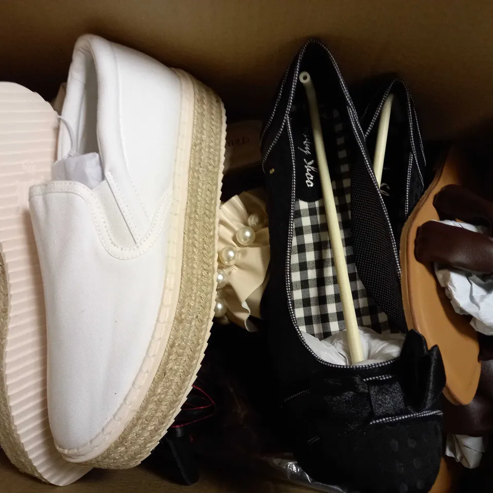 APPROXIMATELY 10 ASSORTED PAIRS OF SHOES  IN VARIOUS STYLES & SIZES TO INCLUDE H&M, PRETTY LITTLE THING, RUBY SHOO ETC.