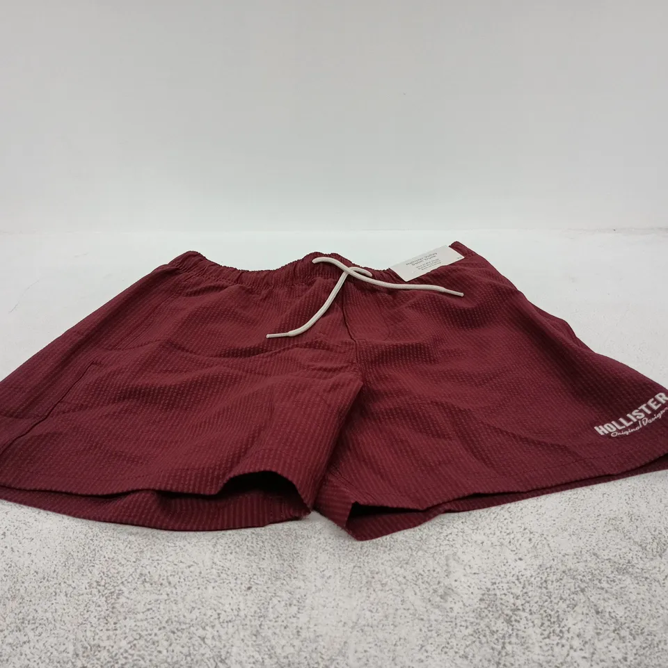 HOLLISTER VOLLEY SWIM TRUNK HITS AT MID THIGH EXTRA SMALL