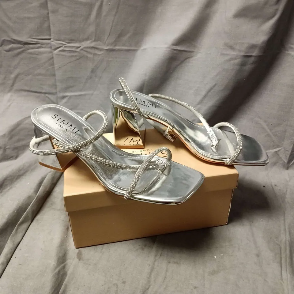 SIMMI LONDON BLOCK HEEL SILVER STRAPPY SANDALS – BOXED -SIZE 5