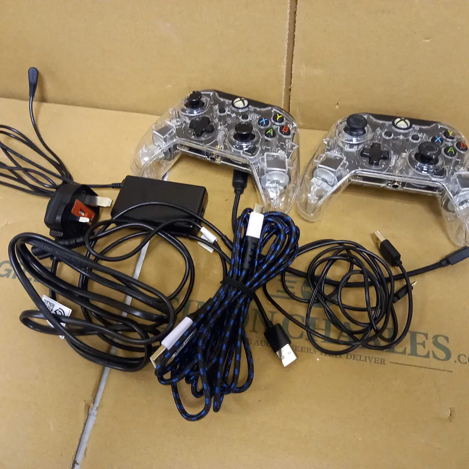 LOT OF ASSORTED ELECTRICALS INCLUDING XBOX CONTROLLERS, USB CABLES