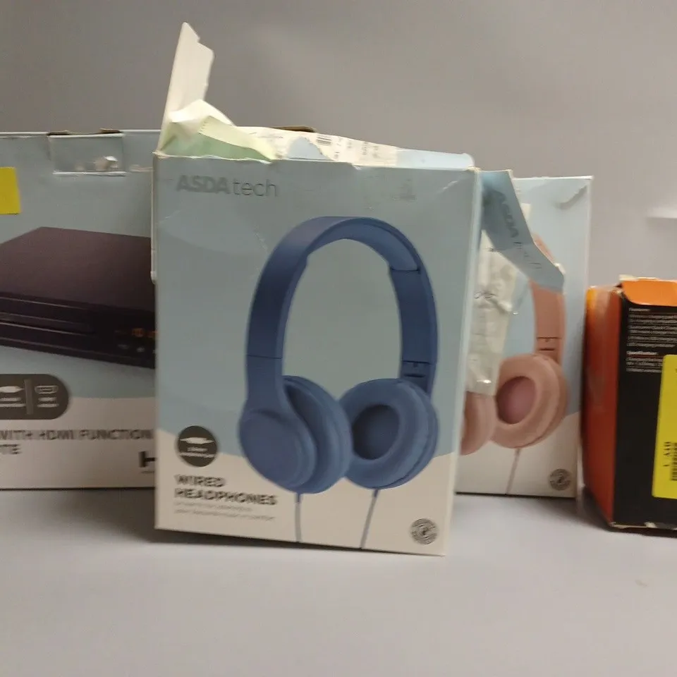 APPROXIMATELY 20 ASSORTED ELECTRICAL ITEMS TO INCLUDE CHARGERS, MIXX 0X1 HEADPHONES, DVD PLAYER, ETC