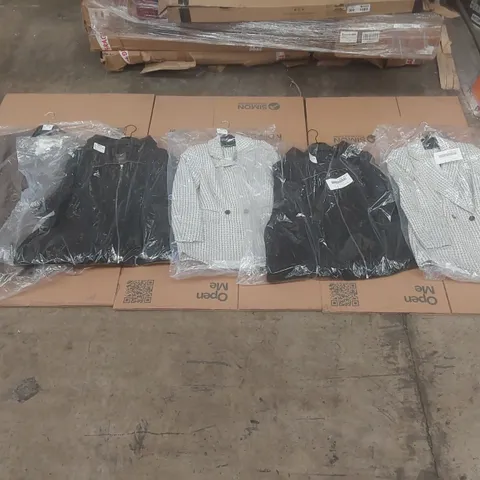 PALLET CONTAINING APPROXIMATELY 150x BRAND NEW JD WILLIAMS AND SIMPLY BE JACKETS/BLAZERS ECT