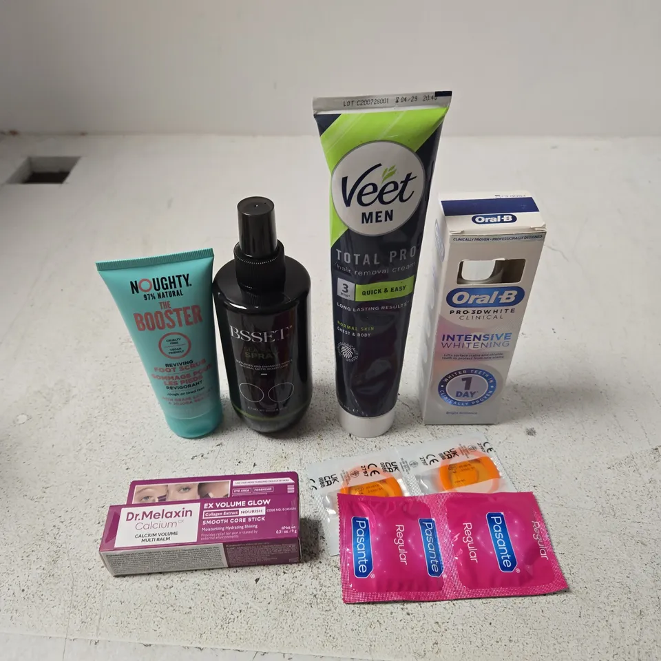 APPROXIMATELY 15 ASSORTED HEALTH & BEAUTY PRODUCTS TO INCLUDE SEA SALT SPRAY, HAIR REMOVAL CREAM, ORAL B TOOTHPASTE ETC