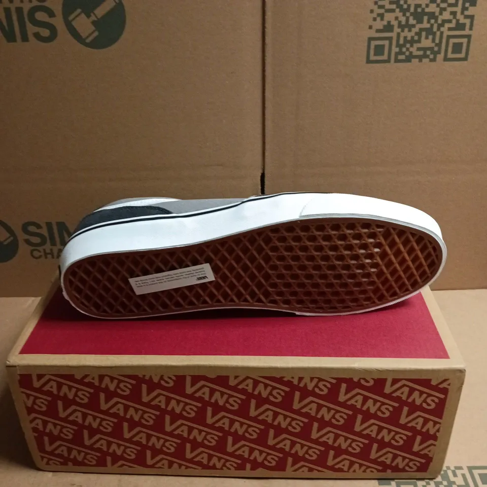 BOXED PAIR OF VANS BROOKLYN LS TRAINERS IN ASPHALT - 10