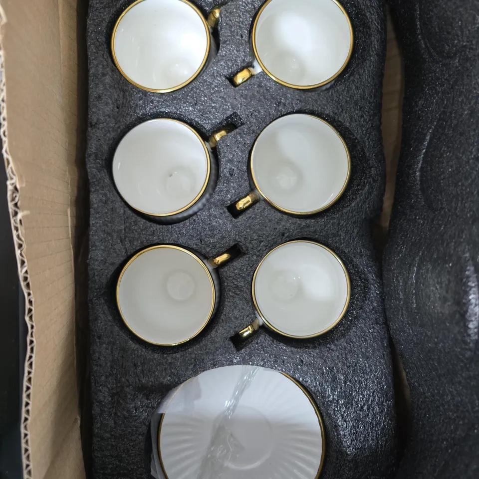 APPROXIMATELY 5 ASSORTED HOUSEHOLD PRODUCTS TO INCLUDE BUTTER DISH, BOWL SET, TEA SET ETC 