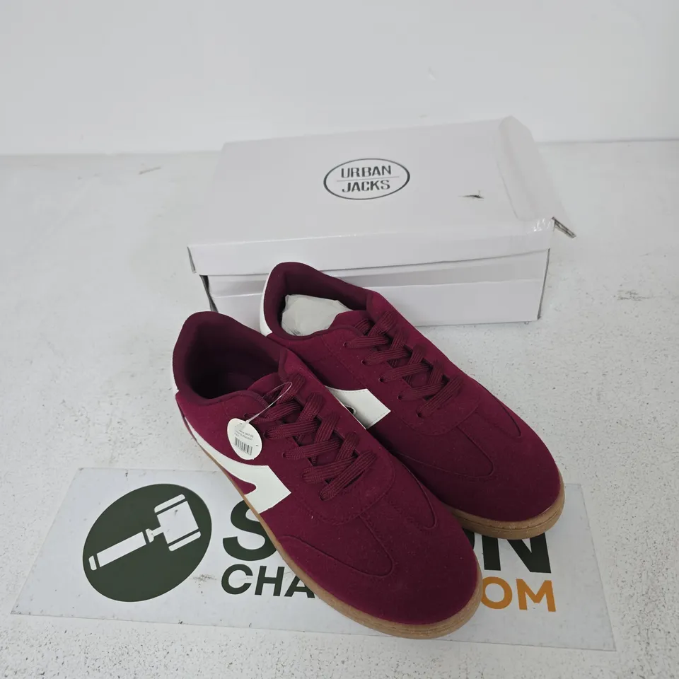 UK 8 URBAN JACKS MATISE BURGUNDY SNEAKERS – WOMEN