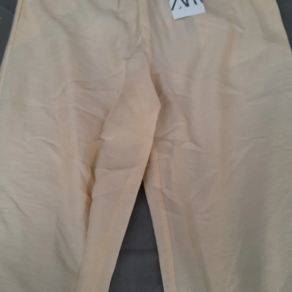 ZARA PANTS IN CREAM SIZE SMALL