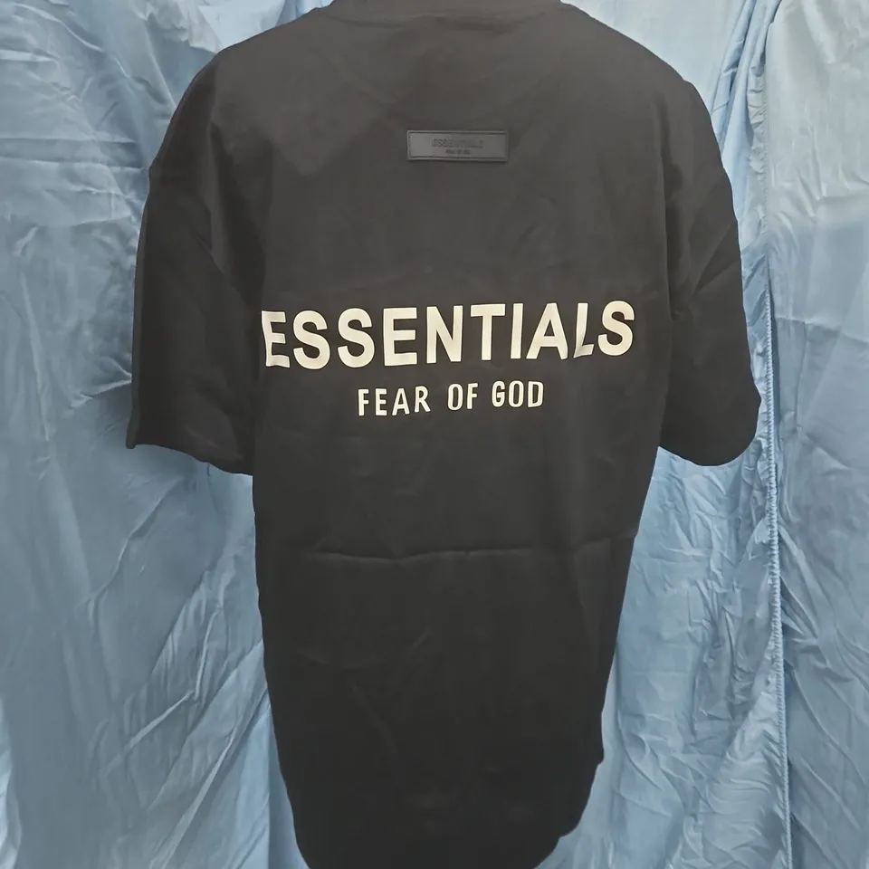 FEAR OF GOD ESSENTIALS T-SHIRT – BLACK – UK M