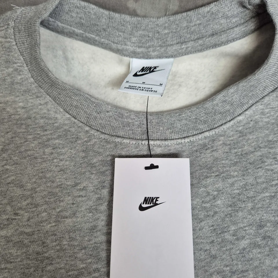 NIKE GREY CREWNECK SWEATSHIRT – SIZE M