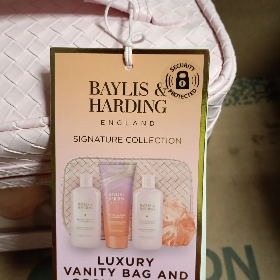 BAYLIS & HARDING SIGNATURE COLLECTION LUXURY VANITY BAG AND COSMETIC BAG SET