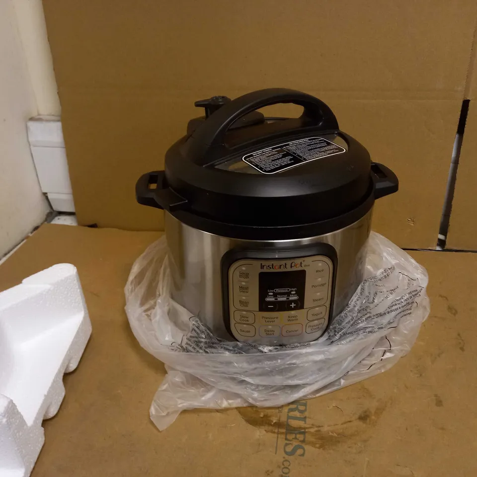 INSTANT POT DUO MINI PRESSURE COOKER