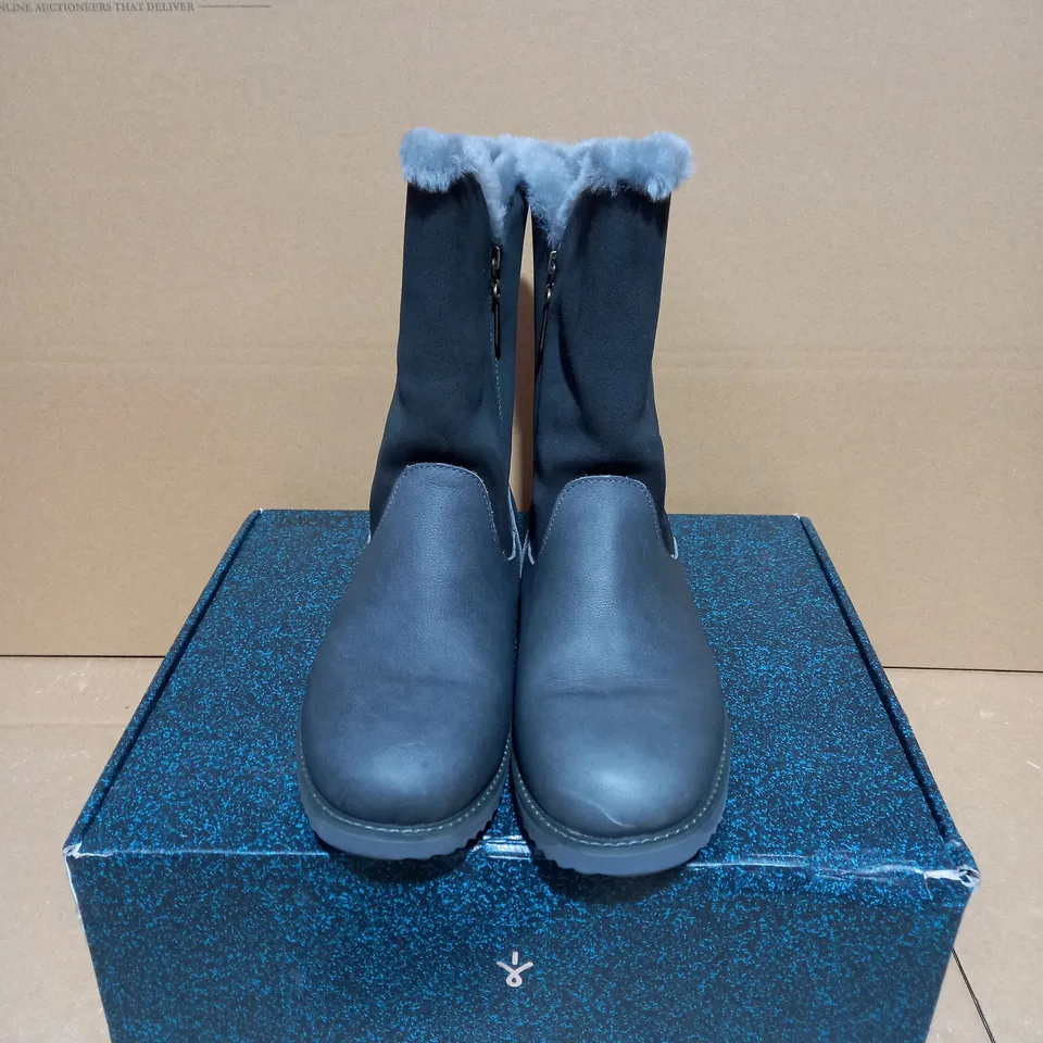 EMU ALL WEATHER LATROBE LEATHER & SUEDE ZIP MID LENGTH BOOT DARK GREY - SIZE 7