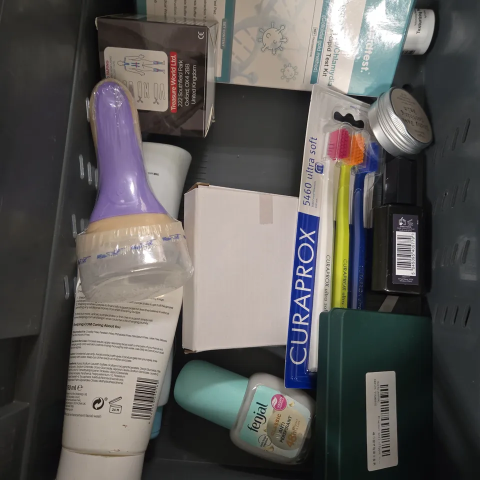 APPROXIMATEY 20 ASSORTED HEALTH AND BEAUTY PRODUCTS TO INCLUDE - CUREL HYDRATION INTENSE - HUGO MAN SHOWER GEL - LAMAE SKIN PASTE - ETC