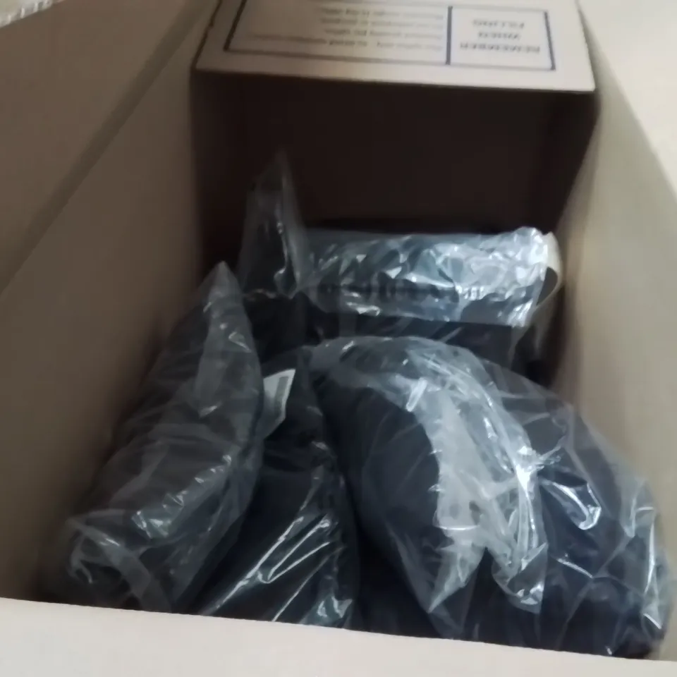 BOXED BRAND NEW APPROXIMATELY 16 CAPSULE TAPERED TROUSERS BLACK SIZE 22L