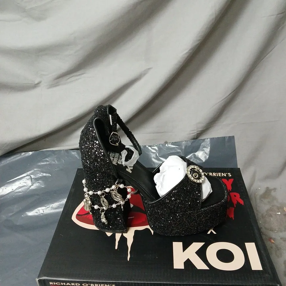 KOI ROCKY HORROR SHOW FRANK N FURTER CHARM HEELS BLACK BOXED SIZE 3