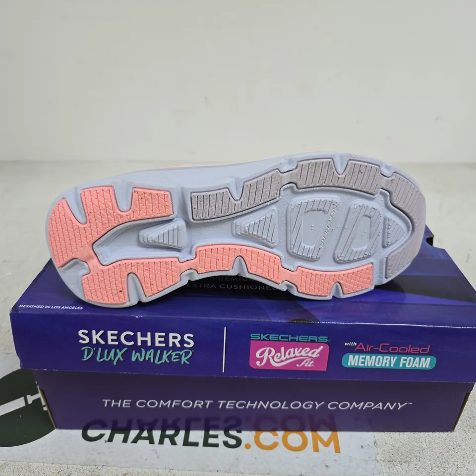 SKECHER D'LUXE WALKER TRAINER SIZE 7 BOXED