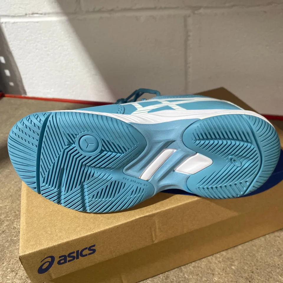 BOXED PAIR OF ASICS GEL-GAME KIDS SHOES SIZE 1.5