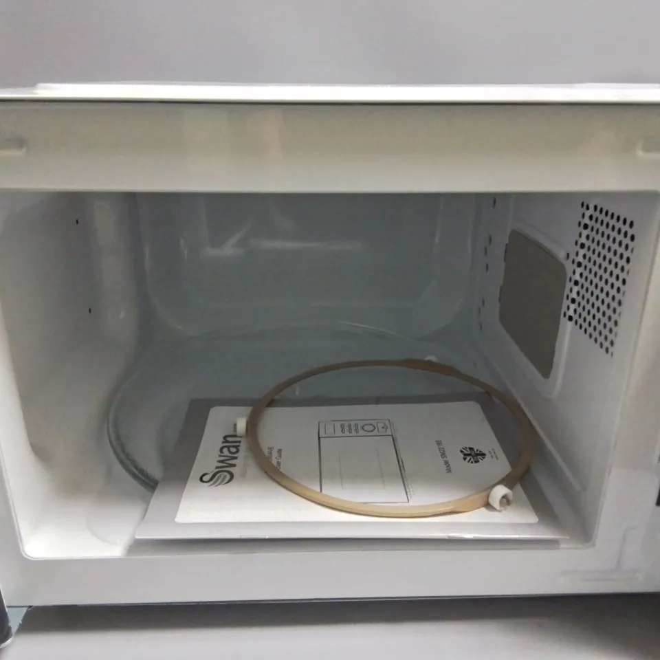 SWAN 20L 700W DIGITAL MICROWAVE- WHITE RRP £64